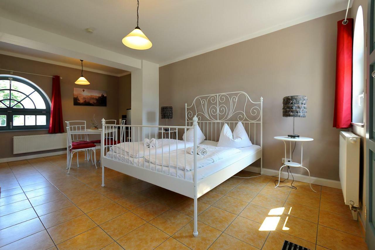 Elbzollhaus Dessau Otel Dış mekan fotoğraf