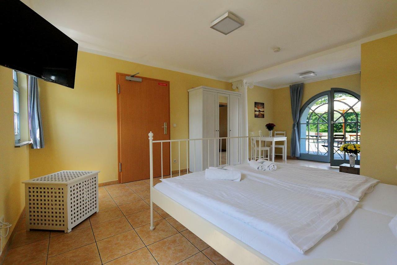 Elbzollhaus Dessau Otel Dış mekan fotoğraf